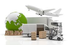 Fotokollage weltweiter Handel Pakete LKWs Globus Flugzeug
